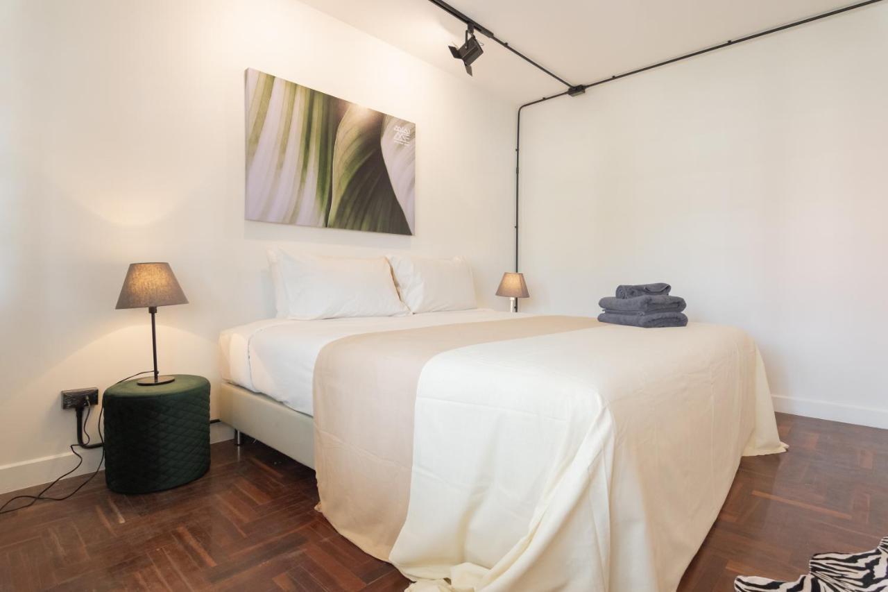 Mini-Me Hubs, Charm Suites & Pool In Old City Csiangmaj Kültér fotó